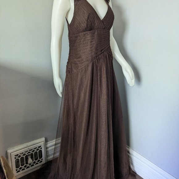 Formal gown - Picture 2 of 10